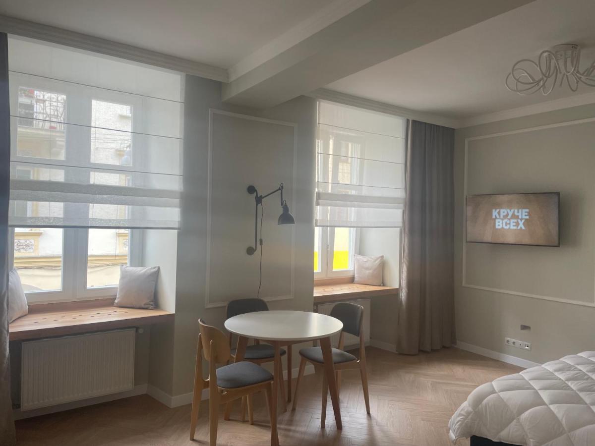 Mey Appartment On Rynok Square リヴィウ エクステリア 写真